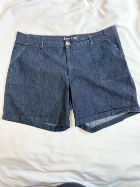 Women's Lee Jean Shorts, Size 18, lightweight material, summer wear